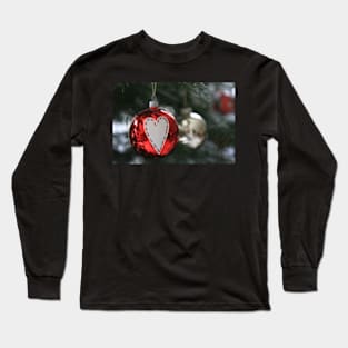 Christmas bauble with heart, red Long Sleeve T-Shirt